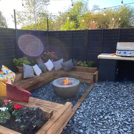 Tipsy Cottage With Fire-Pit And Bbq Ringwood Exterior photo