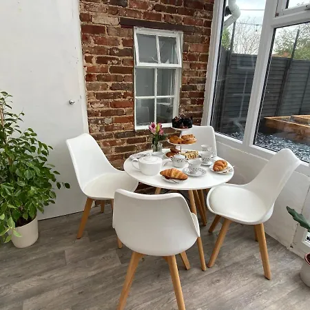 Tipsy Cottage With Fire-Pit And Bbq Ringwood Exterior photo