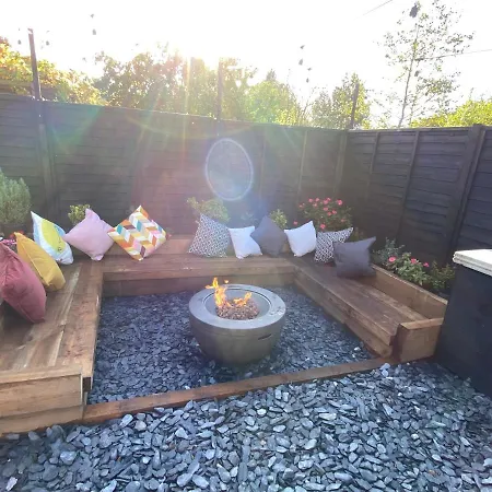Tipsy Cottage With Fire-Pit And Bbq Ringwood Exterior photo